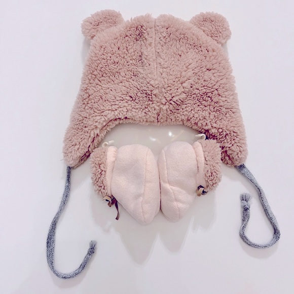 Petit Indi matching cozy toque / winter hat and booties 0-6 months - Picture 2 of 3